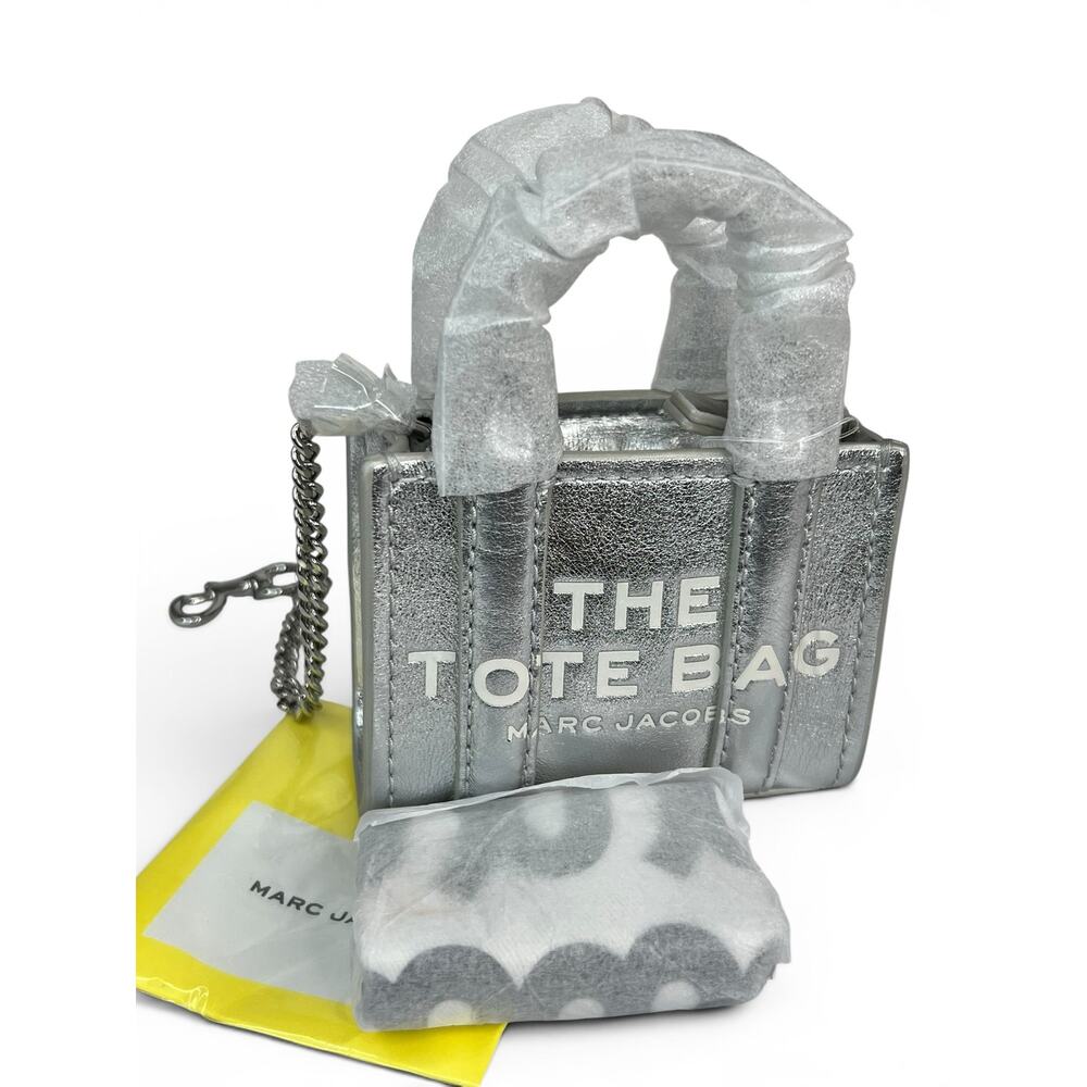 NWT Marc Jacobs Nano Tote cardholder Charm Silver Metallic Leather Keychain